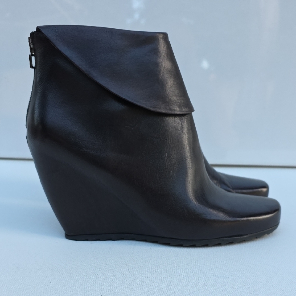 475. Mimosa Italian Black Leather Wedge Boots, Booties